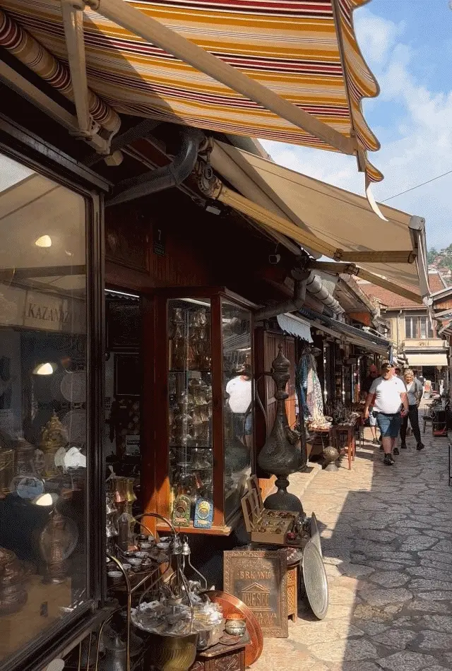 Baščaršija ljeti: Zanati koji nestaju, ali ove ruke još rade