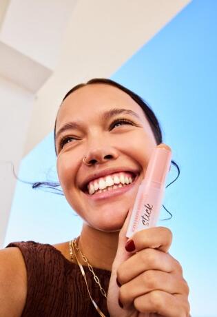 Predstavljamo vam novog saveznika za ten: essence Foundation Stick!