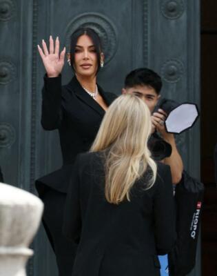 Moda ili poruka? Kim Kardashian se pojavila na sudu s nakitom od 7 miliona dolara