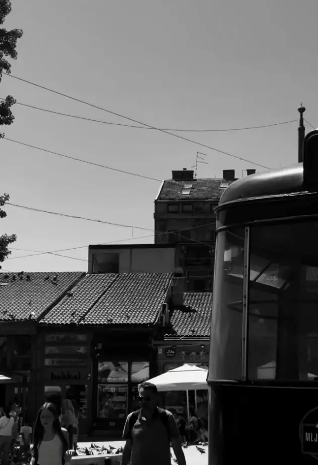 Baščaršija Ljeti: 3 mjesta koje lokalci ne dijele lako (ali vam ih danas otkrivamo)