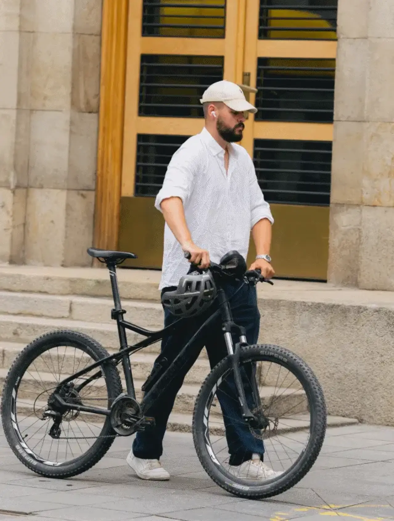 7 muških street style outfita iz Sarajeva koji prkose vrućini i izgleduju ozbiljno dobro