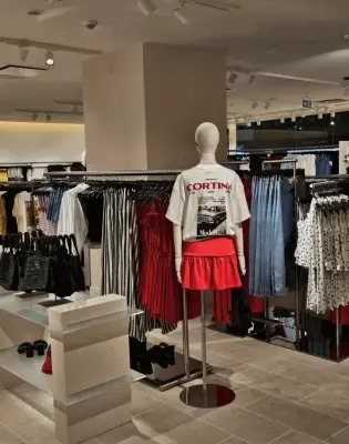 H&M Sarajevo: Među prvima smo ušli i evo šta vas čeka iza vrata koja svi fotografišu.