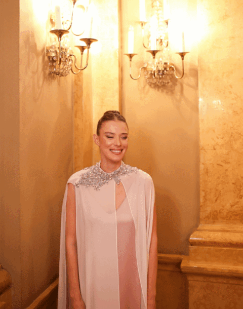 Spoj Kaftan Studio kreacije i Milene Radulović je magija pod kišom