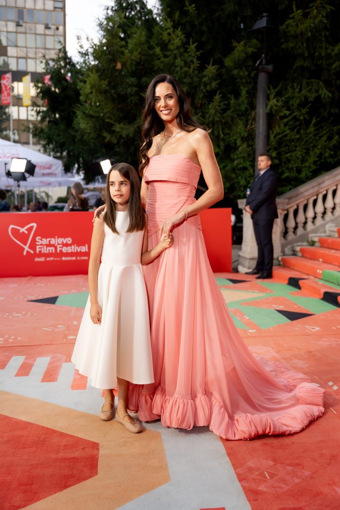 sarajevo-film-festival-maxfactor-sarah-cerkez_crveni_tepih_3_bonjour_ba