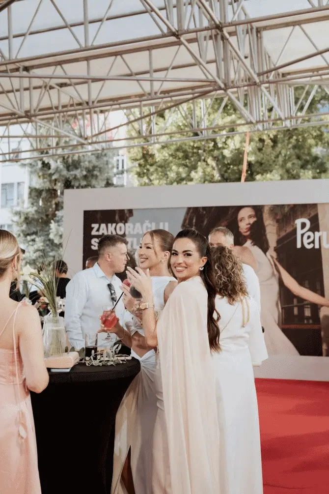 Sarajevo Film Festival u tonovima bijelog i bež: Outfiti koji su privukli sve poglede