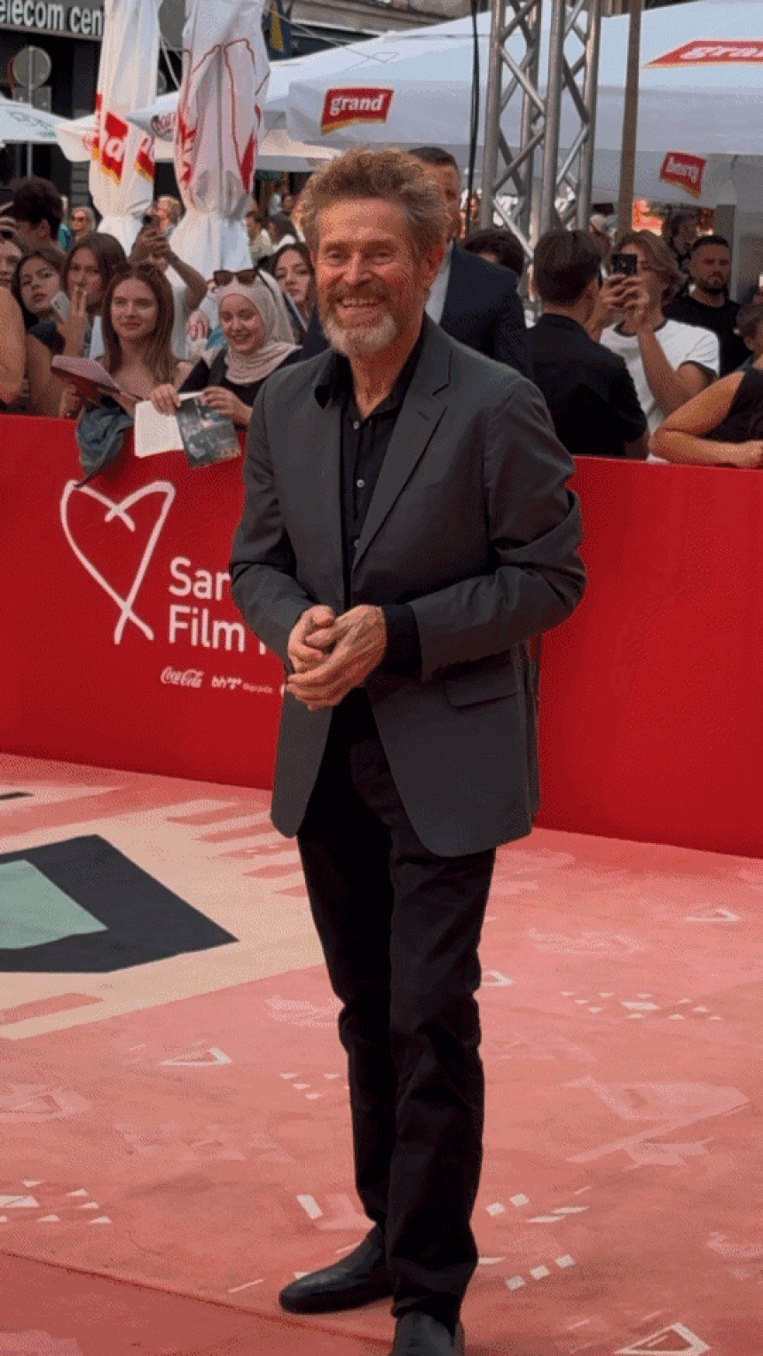Prvi kadrovi: Willem Dafoe na crvenom tepihu pred uručenje Srca Sarajeva