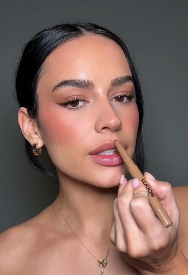 Rhode lip liner: Hype koji žudimo ili makeup trik koji stvarno trebamo?