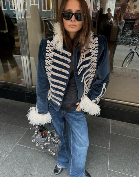 Ponovo nosimo Napoleon jakne: Povratak trenda koji je definisao modu 2000-ih