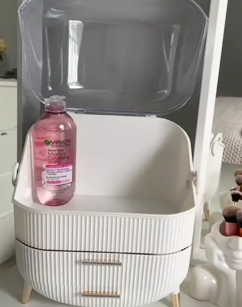 Kako posložiti šminku da sve izgleda uredno? Ovo su najpraktičniji Sinsay organizatori.