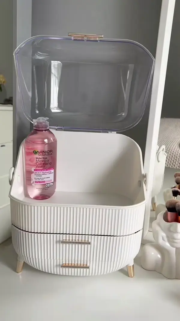 Kako posložiti šminku da sve izgleda uredno? Ovo su najpraktičniji Sinsay organizatori.