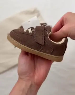 Da li ste znali da ZARA ima barefoot tenisice za djecu? Da, i izgledaju odlično.