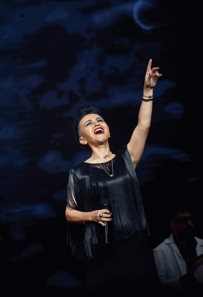 Rese u pokretu: Kaftan studio kao dio Amirinog scenskog potpisa na sinoćnjem koncertu