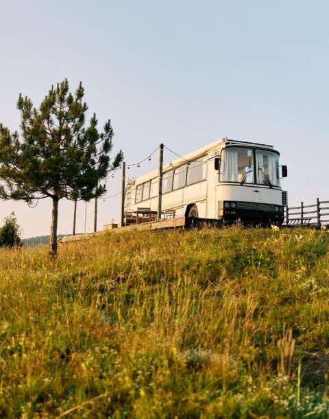 Autobus kao vikendica? Najšarmantniji odmor u prirodi svega nekoliko sati od Sarajeva.