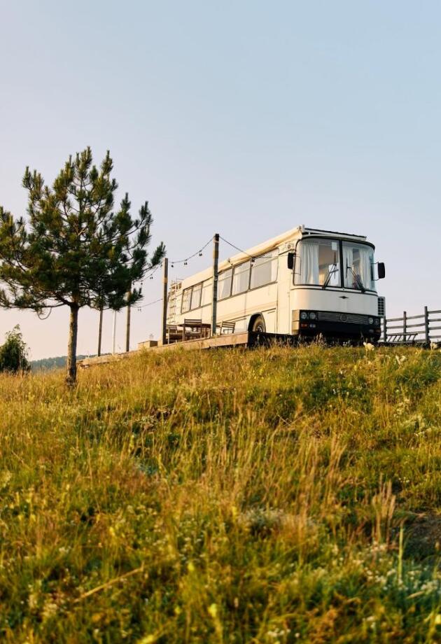 Autobus kao vikendica? Najšarmantniji odmor u prirodi svega nekoliko sati od Sarajeva.