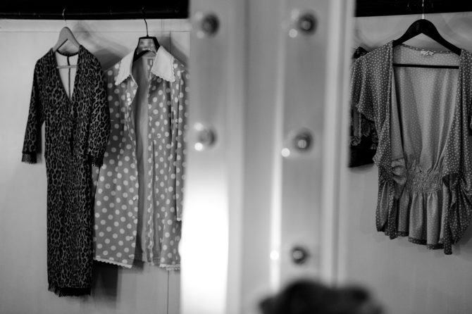 _kamerni_teatar_55_predstave_dani_jurislav_korjenic_bonjour_ba_3