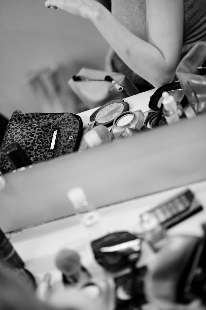 _kamerni_teatar_55_predstave_dani_jurislav_korjenic_bonjour_ba_4