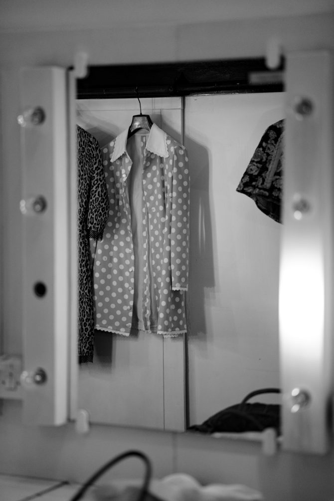 _kamerni_teatar_55_predstave_dani_jurislav_korjenic_bonjour_ba_5