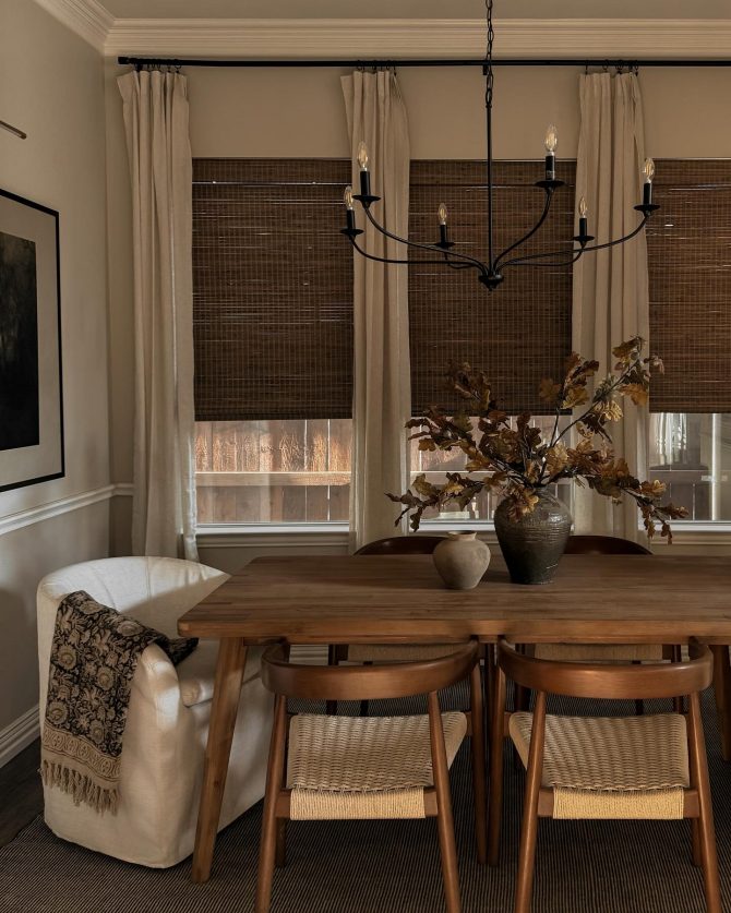 10 JYSK stolica na sniženju koje će unijeti dizajnerski ton u vašu trpezariju