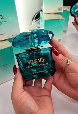 Crystal Emerald: može li ovo biti najblistaviji Versace miris do sada?