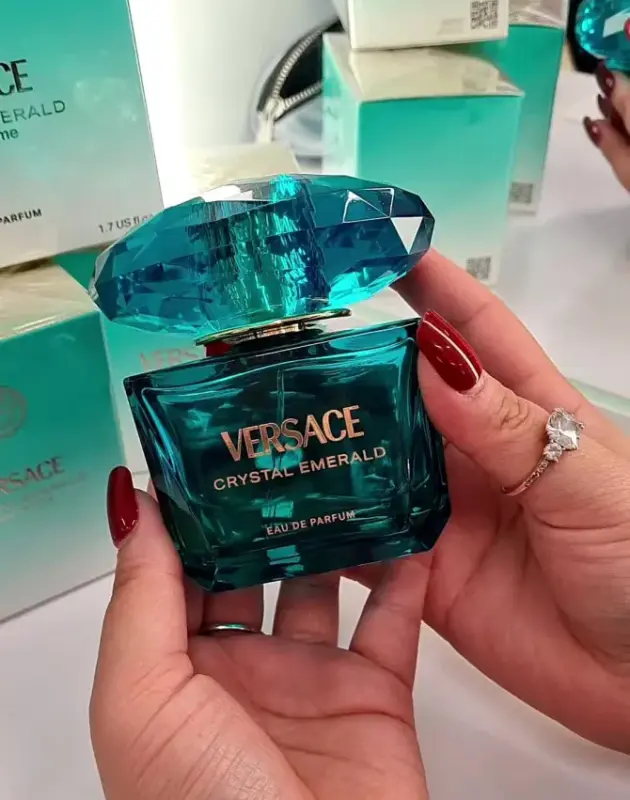 Crystal Emerald: može li ovo biti najblistaviji Versace miris do sada?