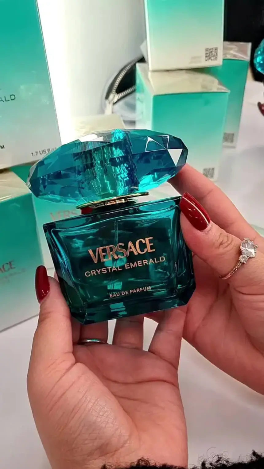 Crystal Emerald: Može li ovo biti najblistaviji Versace miris do sada?