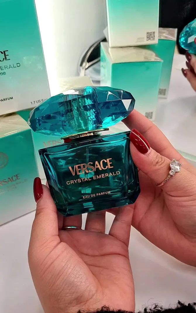Crystal Emerald: može li ovo biti najblistaviji Versace miris do sada?