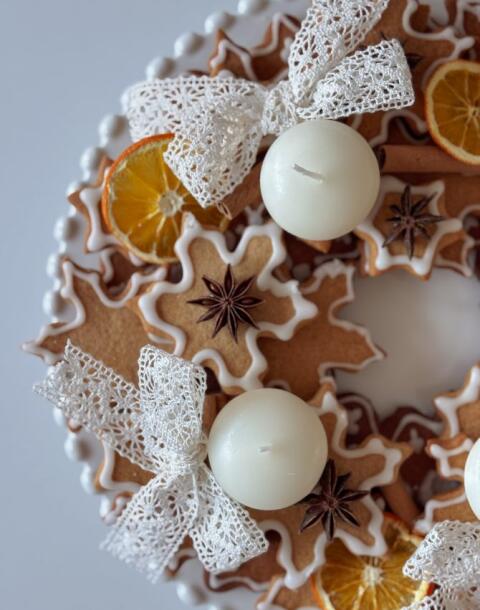 Medenjaci pretvoreni u adventski vijenac: Slatkiš koji će vašem stolu dati pravi blagdanski šarm