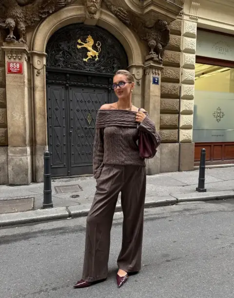 Najtraženiji smeđi džemper iz New Yorkera: komad koji preuzima jesen