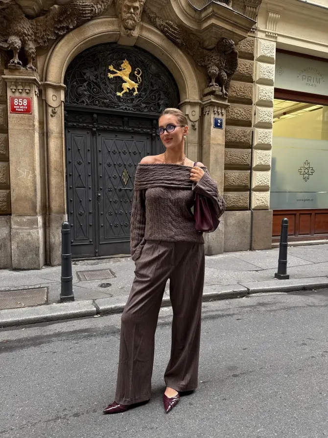 Najtraženiji smeđi džemper iz New Yorkera: komad koji preuzima jesen