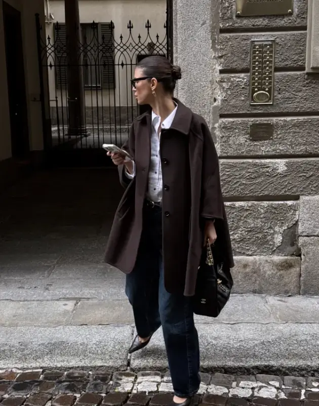 Tražili smo najlakši način da izgledate elegantno ove zime. Odgovor je pelerina.