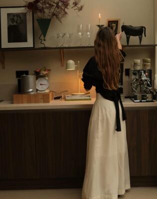 Male kuhinje traže pametna rješenja: Zidna polica koja oslobađa radnu ploču