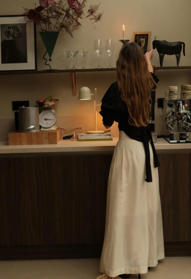 Male kuhinje traže pametna rješenja: Zidna polica koja oslobađa radnu ploču