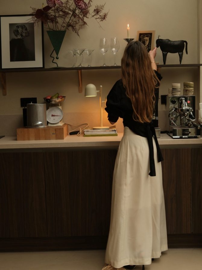 Male kuhinje traže pametna rješenja: Zidna polica koja oslobađa radnu ploču