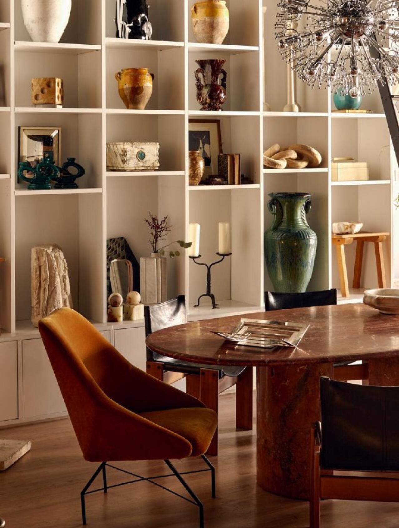 Do sutra su na sniženju: JYSK stolice u boji konjaka za topliju trpezariju u jednom potezu