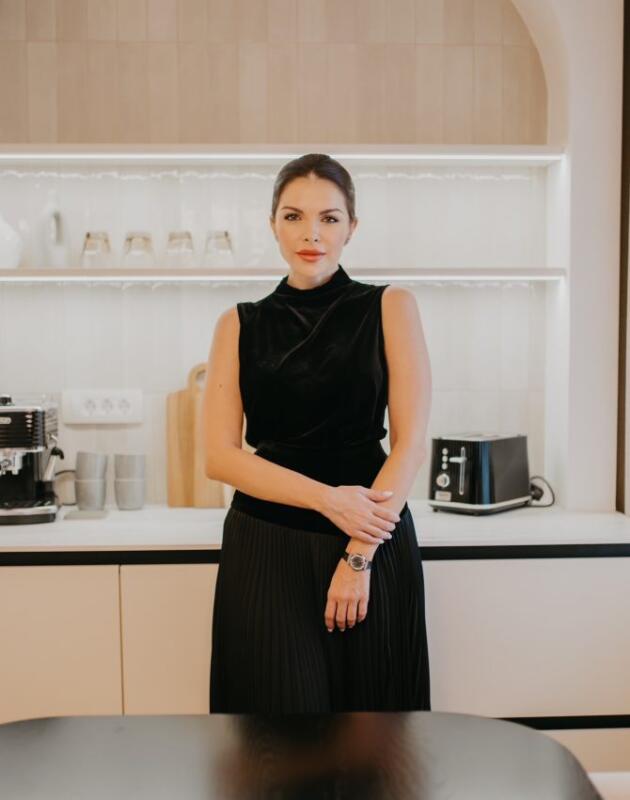 Elegantni stan u Tuzli spaja svjetlo i proporcije tako lako da ga poželite preslikati