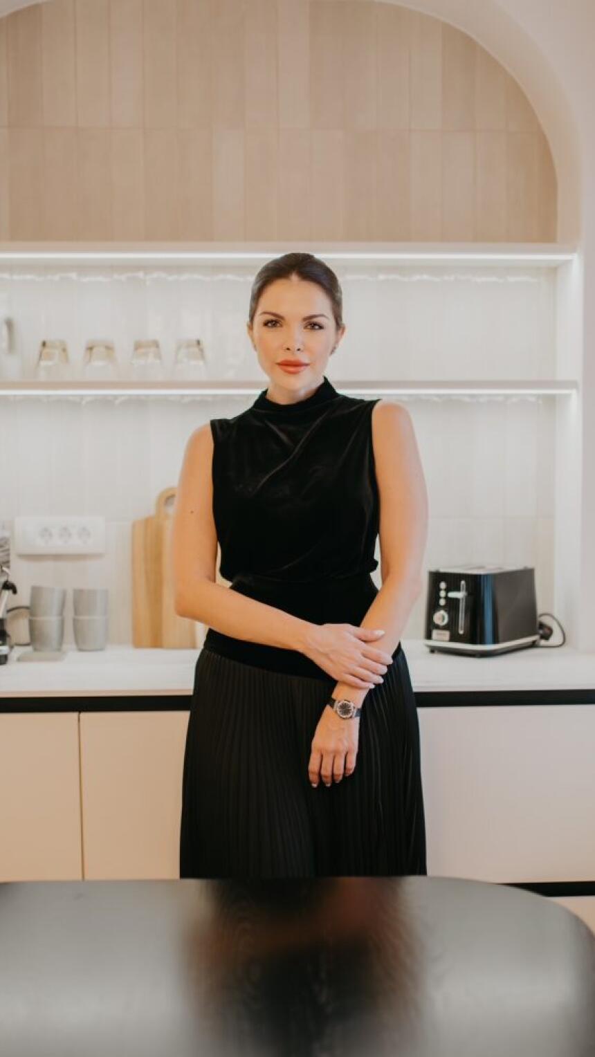 Elegantni stan u Tuzli spaja svjetlo i proporcije tako lako da ga poželite preslikati