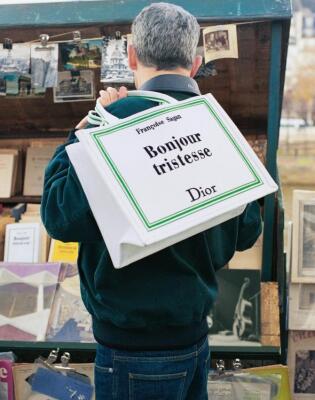 Kako su Dior tote torbe ponovo postale cool i zašto Gen Z stoji iza toga?