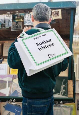 Kako su Dior tote torbe ponovo postale cool i zašto Gen Z stoji iza toga?