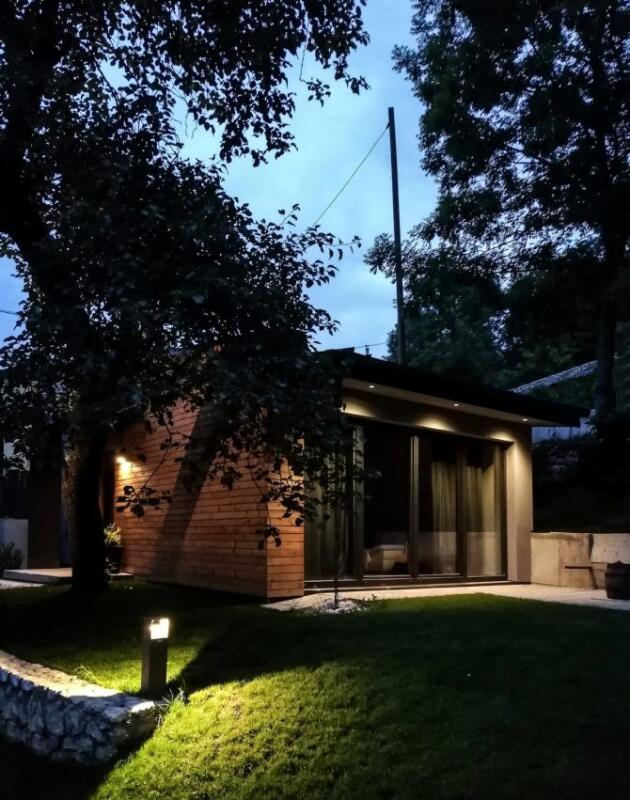 Kućica veličine malog stana iznad Baščaršije pokazuje pametan dizajn, a vrt će vas oduševiti