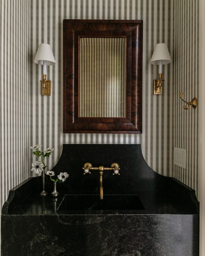 Ogledala za mala kupatila koja vizualno udvostručuju prostor, pritom i izgledaju chic