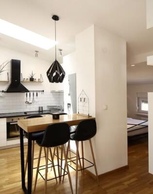 Pogledajte potkrovlje u Tuzli koje ima jedno rješenje za mali prostor koje bismo odmah kopirali