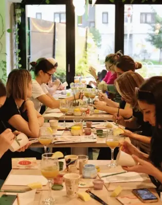 Popili kafu, oslikali šolju: Ovako izgleda novo kreativno iskustvo u Sarajevu