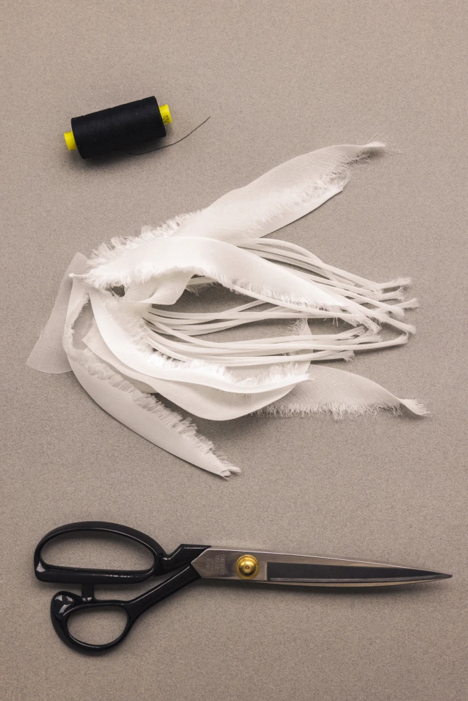 golden-globe-awards-selena-gomez-chanel-rose-byrne-14-bonjour-ba