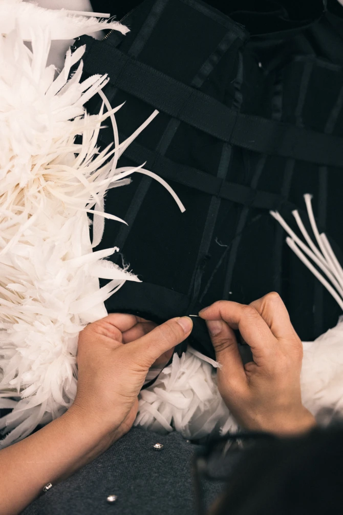 golden-globe-awards-selena-gomez-chanel-rose-byrne-3-bonjour-ba