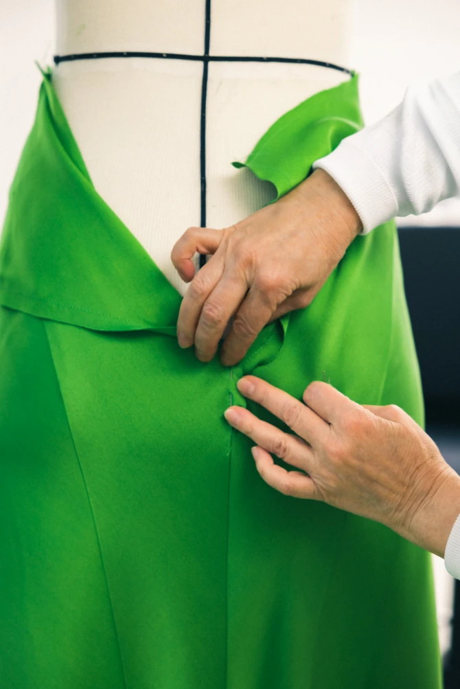 golden-globe-awards-selena-gomez-chanel-rose-byrne-35-bonjour-ba