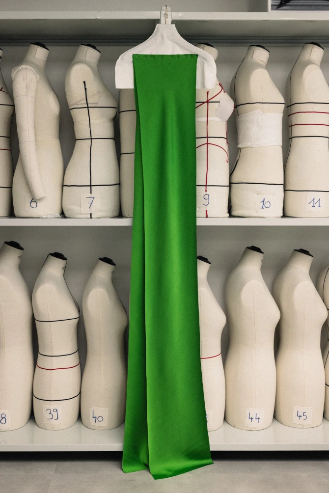 golden-globe-awards-selena-gomez-chanel-rose-byrne-37-bonjour-ba