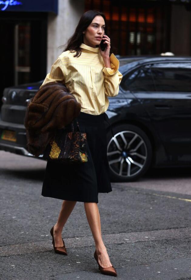 Trik koji očekujemo samo od Alexe: Jedan pomak koji osvježava poslovni look