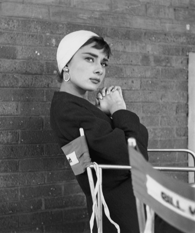 dorucak_u_tiffanyju_lily_collins_audrey_hepburn_bonjour_ba_3