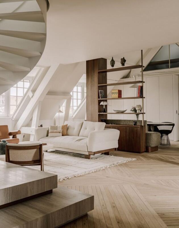 Polica za knjige iz JYSK-a s kliznim vratima kao mali korak ka ozbiljnoj kućnoj biblioteci