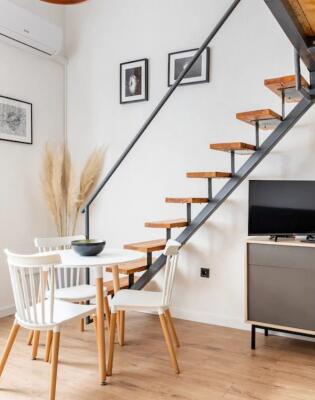 Stan u potkrovlju u Mostaru: Mali kvadrati, veliki potencijal uz mezzanin